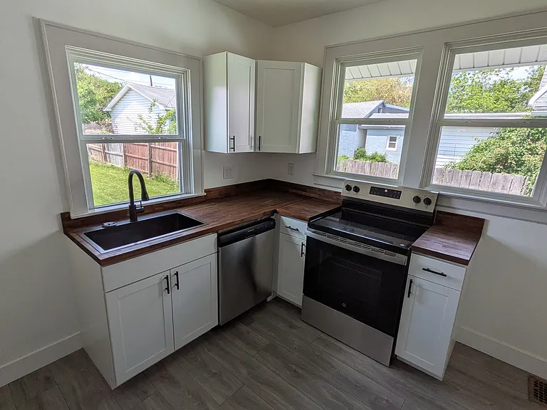305 N Belmont Ave — Photo 15