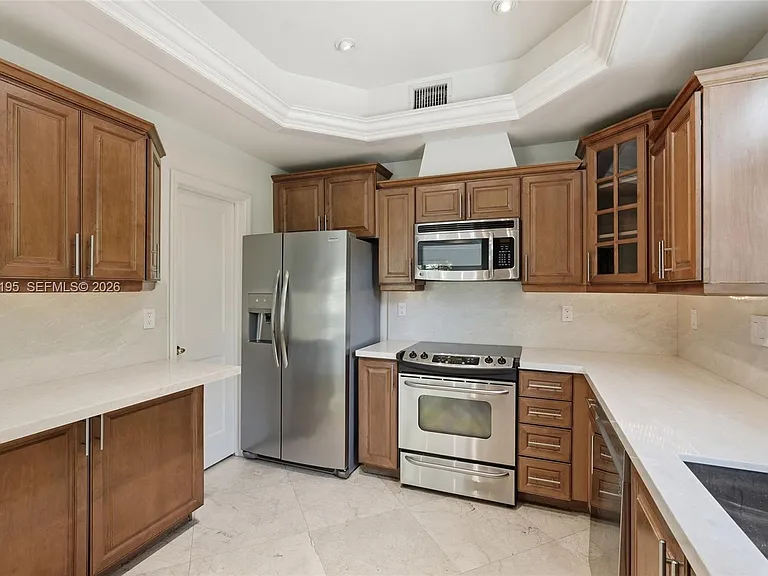 592 Fernwood Rd #B — Photo 10