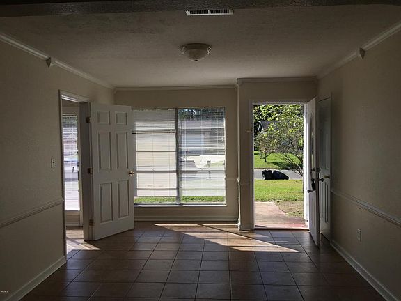 2nd image of 2824 Garden Dale Ave