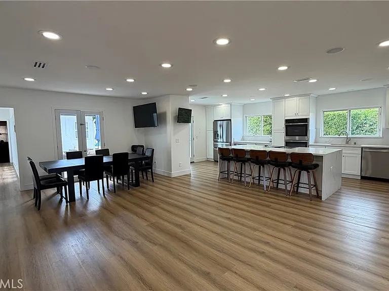 5855 Shirley Ave — Photo 4