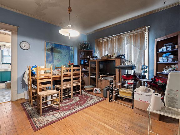 3rd image of 806 Barton Ave