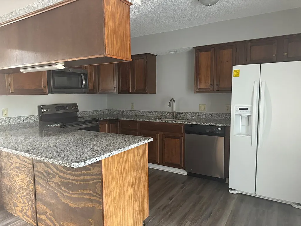 3 bed, 2.0 bath, 1923 sqft, $1,750 — Photo 4