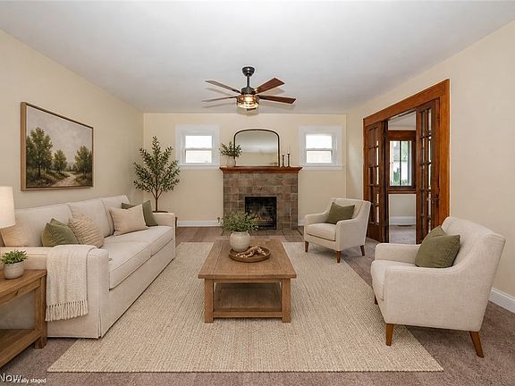 4th image of 986 N Lincoln Ave