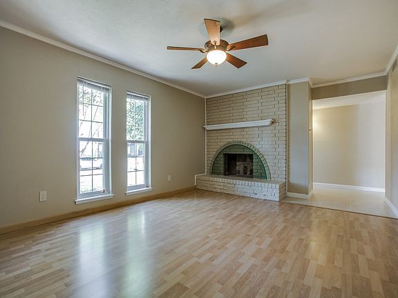 4th image of 905 Arbor Downs Dr