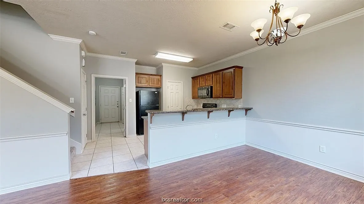 3 bed, 3.0 bath, 1516 sqft, $600 — Photo 2