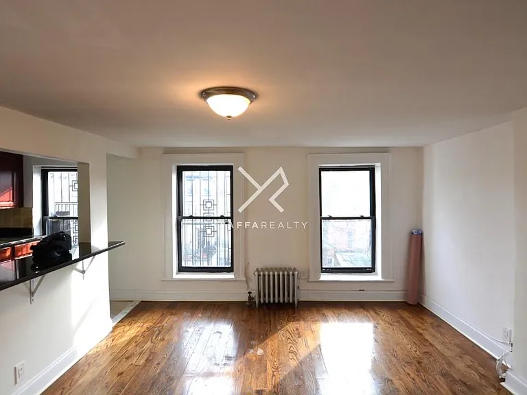 382 Halsey St #3 — Photo 4