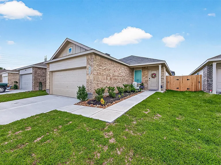 6014 Sherman Lakes Dr — Photo 1