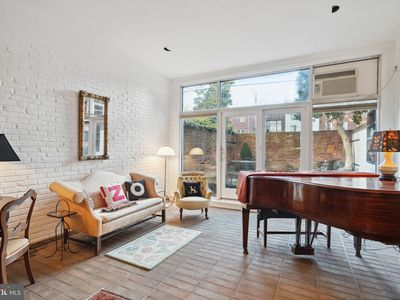 1922 Lombard St, Philadelphia, PA, 19146