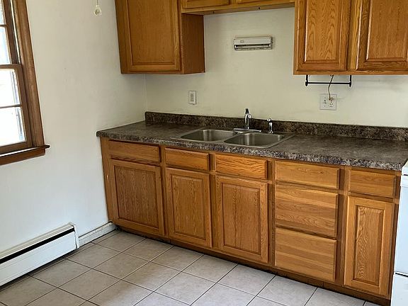 5th image of 2409 Hecker Ave