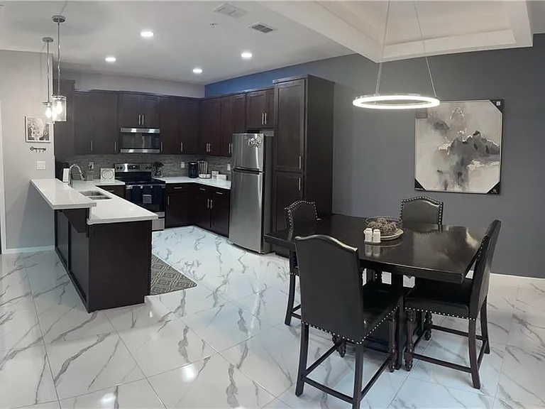 1320 E Camellia Ave #C — Photo 4