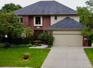 897 Norcross Dr, Rochester Hills, MI 48307