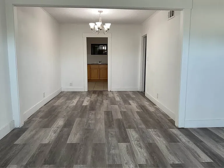 709 N D St — Photo 5