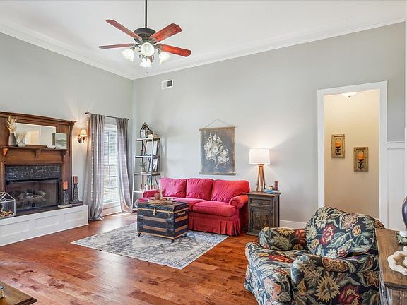 4th image of 422 Hewlett Dr