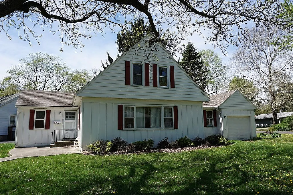 700 Dover Pl photo 1