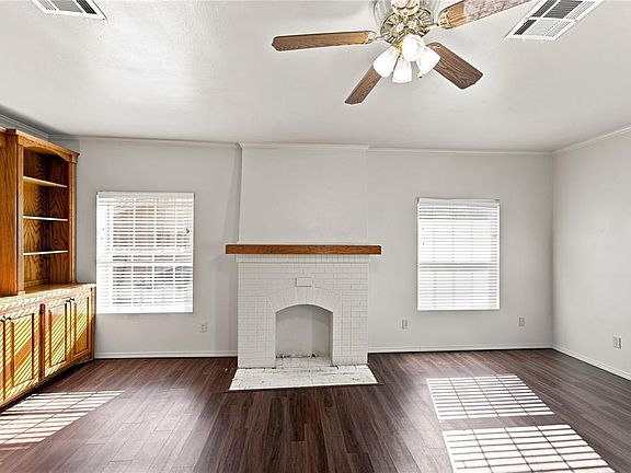 5th image of 939 W 2nd St