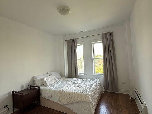 2nd image of 5135 S Kenwood Ave #600