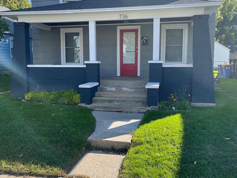 1st image of 736 Crescent St NE #1