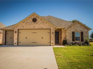 2009 Clive, Granbury, TX 76048