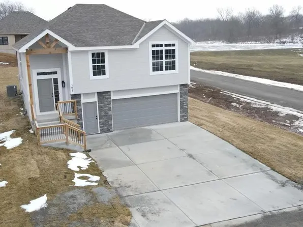 101 Troutman Cir, Dearborn, MO 64439