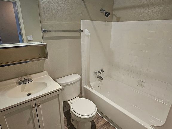 4th image of 2007 Carmel Dr #2019-11