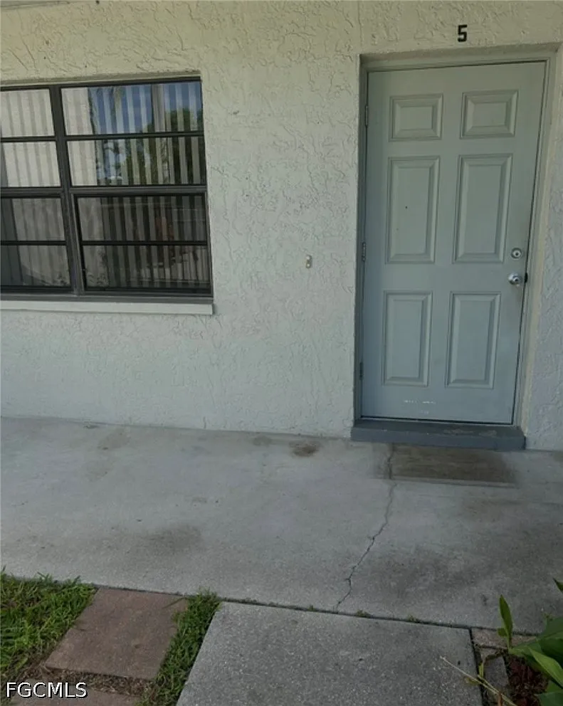 2 bed, 2.0 bath, 904 sqft, $1,600 — Photo 2