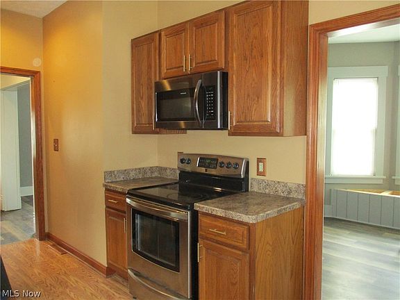 5th image of 326 E Wilson Ave