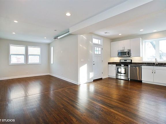 3rd image of 5101 N Lowell Ave APT 2