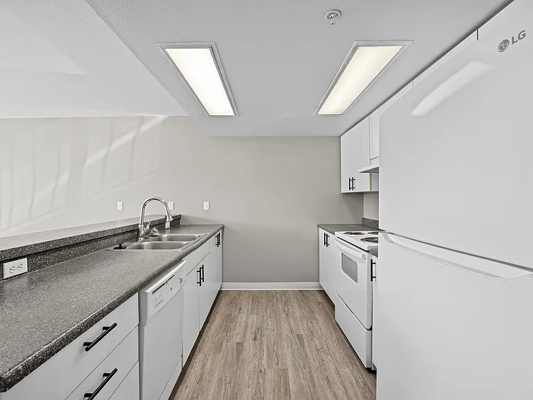 Gateway Crossing Apartments — Photo 36