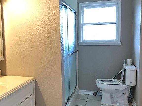 4th image of 4534 Clover Ln
