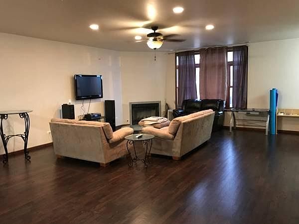 1st image of 464 N Ashland Ave #2D