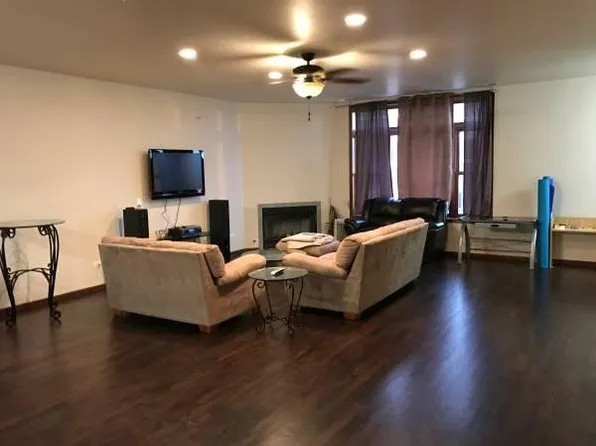 464 N Ashland Ave #2D, Chicago, IL 60622