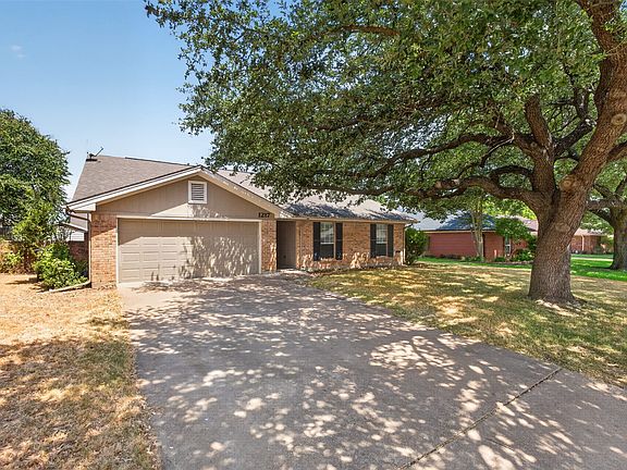 2nd image of 1217 Stonelake Dr
