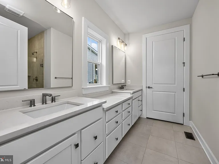 1422 Gilray Dr — Photo 23