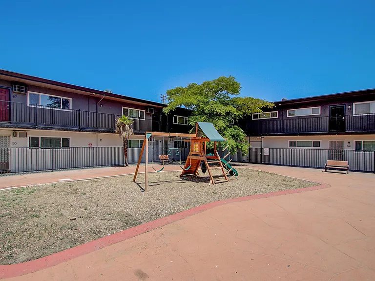 Sunset Crossings Apartments — Photo 18