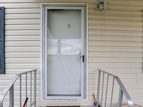 2nd image of 4097 Martinsburg Dr