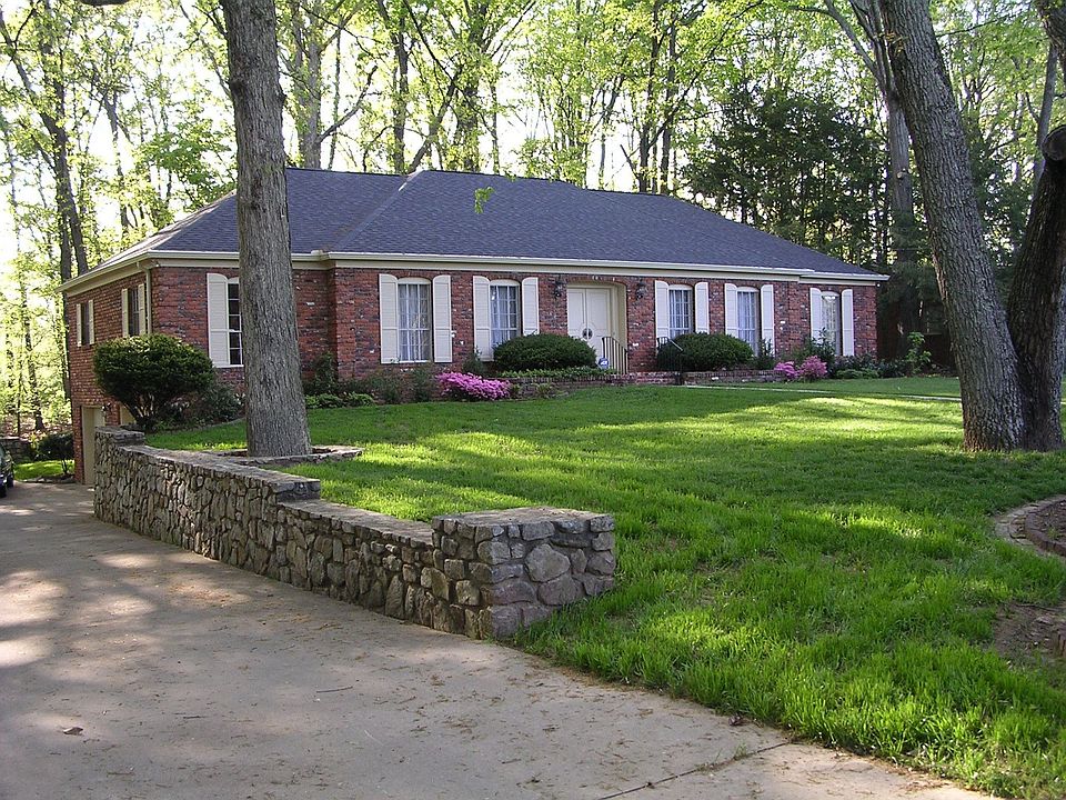 1st image of 313 Essex Dr
