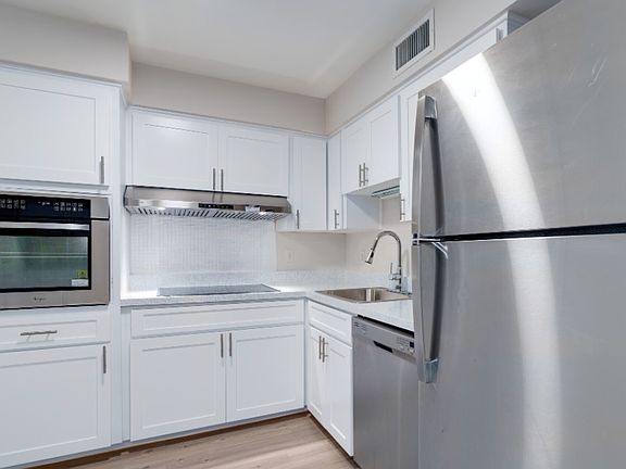 4th image of 20 W Lucerne Cir #310