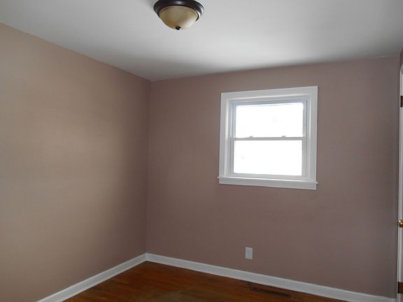 3rd image of 19 Griffin Dr