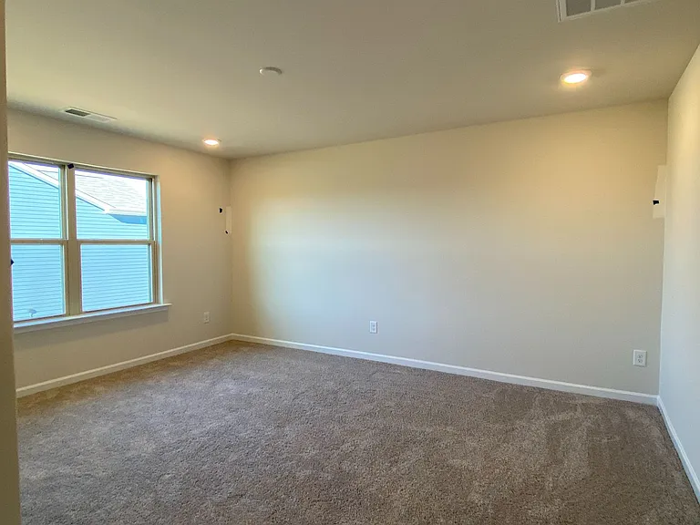 1004 Maylen Trce — Photo 13