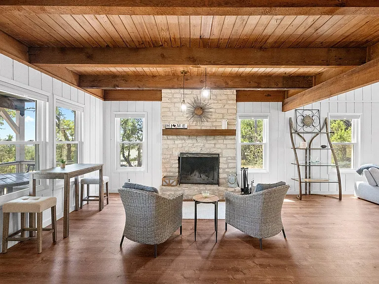 650 Springlake Dr — Photo 1