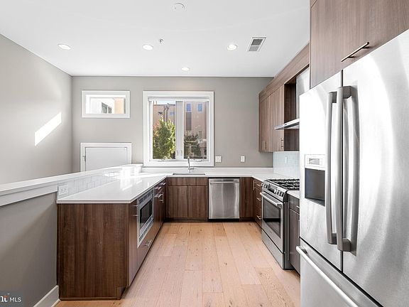 3rd image of 740 S Columbus Blvd Unit 28