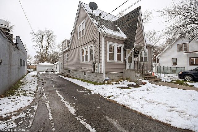 1st image of 295 River Oaks Dr