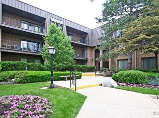 3 The Court Of Harborside PENTHOUSE 6, Northbrook, IL 60062