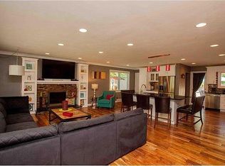 901 Blackberry Dr, Saint Charles, MO 63301