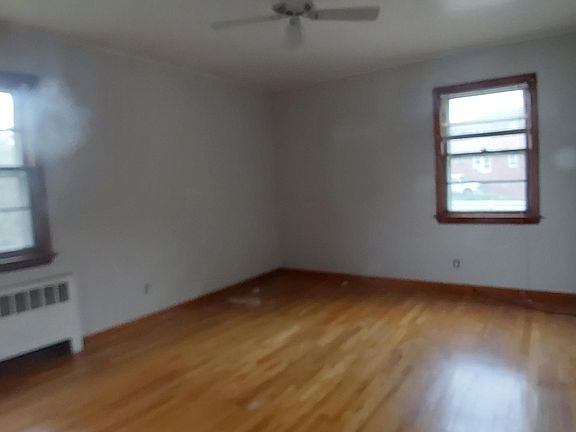 5th image of 139 E Gibbons St