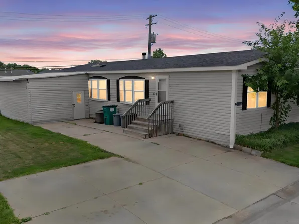 19921 Rhapsody Dr, Clinton Township, MI 48036