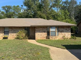 10728 Kiamichi Dr, Tyler, TX 75703