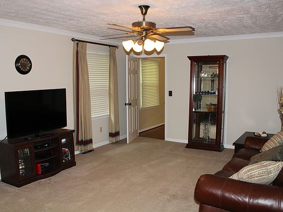 5th image of 1723 Meadow Wood Dr