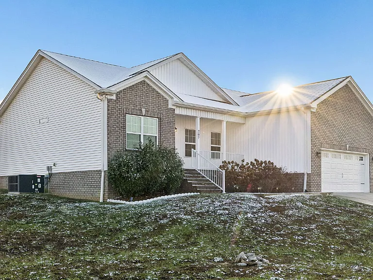 207 Bedford Ct — Photo 39