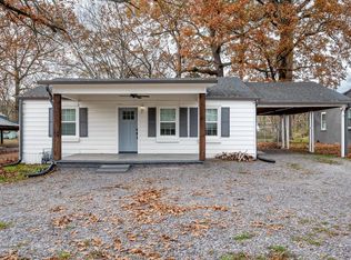 240 Hollywood Dr, Rossville, GA 30741